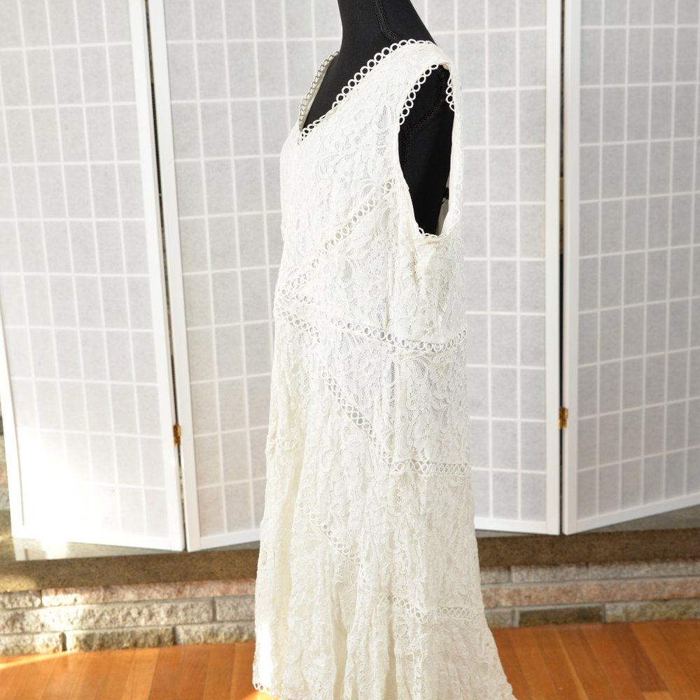 Neiman Marcus Off White All Lace Cocktail Dress - Picture 9 of 13